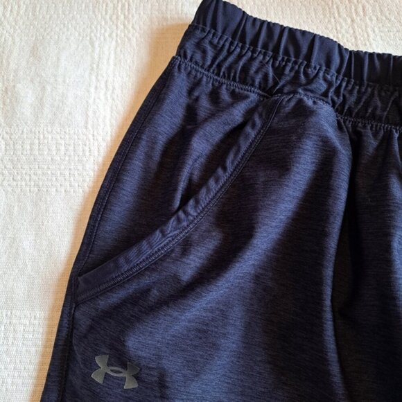 Under Armour women's size Medium loose fit cropped heatgear, blue & pink EUC - Picture 3 of 5